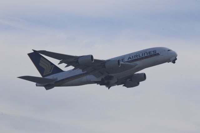 Airbus A380-800 (9V-SKM)