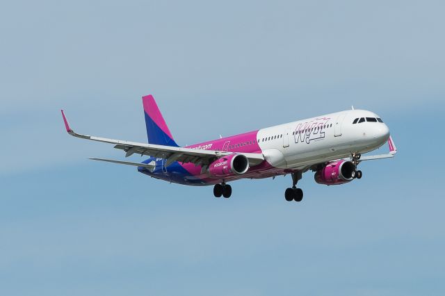 Airbus A321 (HA-LXW) - WAW SPOTTING
