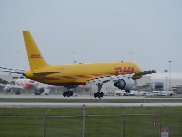 Boeing 757-200 (HP-2010DAE)