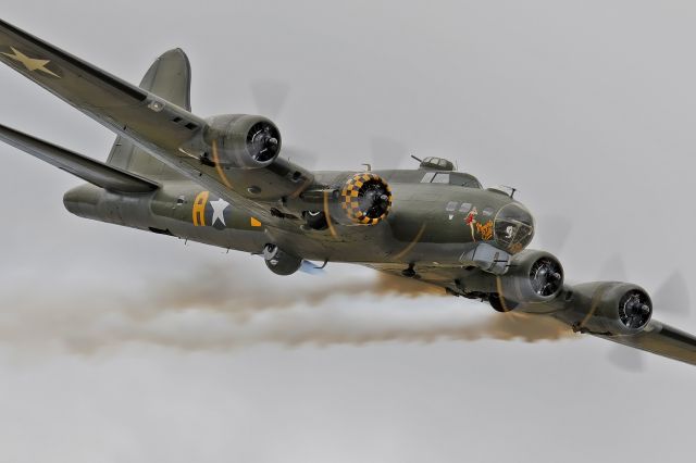 Boeing B-17 Flying Fortress (G-BEDF) - Sally B coming-in for a Rwy heading pass at RIAT17.