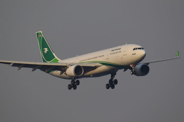 Airbus A330-200 (YI-AQY)