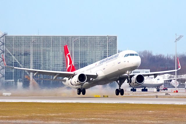 Airbus A321 (TC-JSZ)