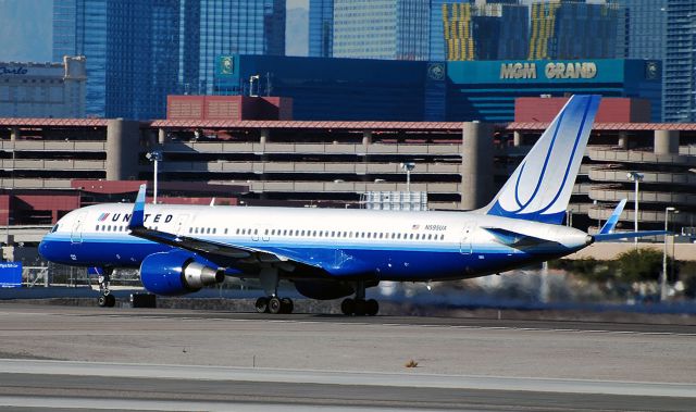 Boeing 757-200 (N595UA) - United Airlines Boeing 757-222 N595UA (cn 28748/789)  Las Vegas - McCarran International (LAS / KLAS) USA - Nevada, December 24, 2010 Photo: Tomas Del Coro