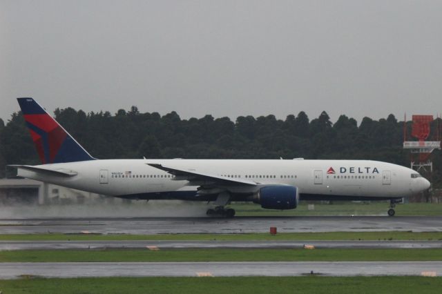 Boeing 777-200 (N863DA)