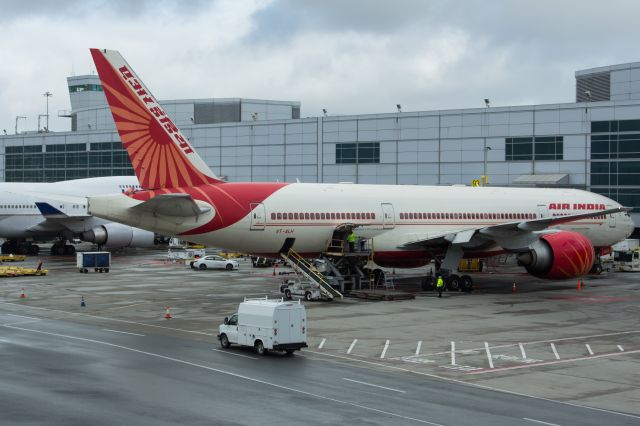 BOEING 777-200LR (VT-ALH)