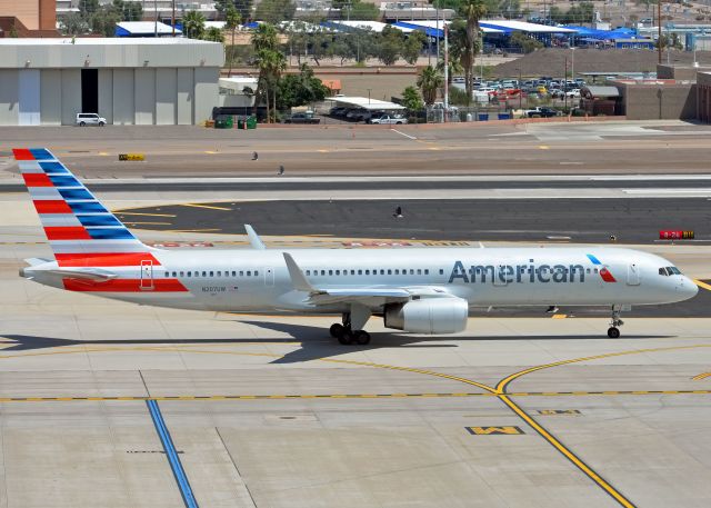 Boeing 757-200 (N207UW)