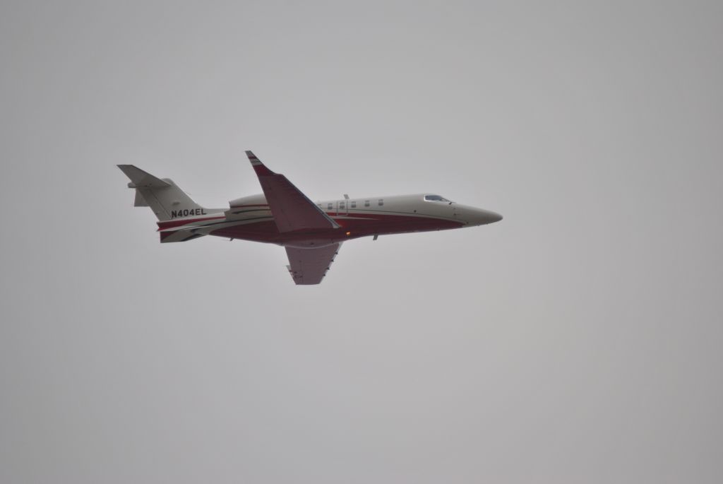 Learjet 40 (N404EL)