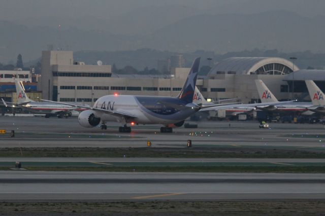 Boeing 787-8 (CC-BBI)