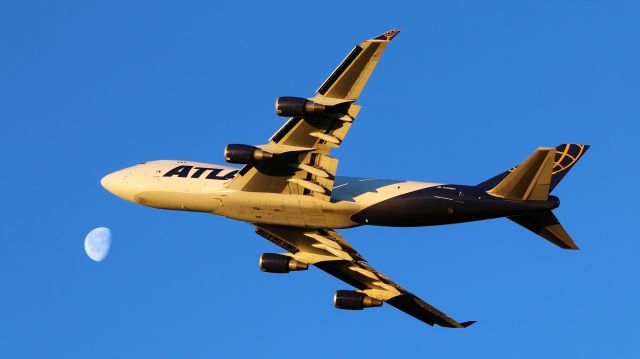 Boeing 747-400 (N499MC) - On its way to Anchorage Intl Airport.