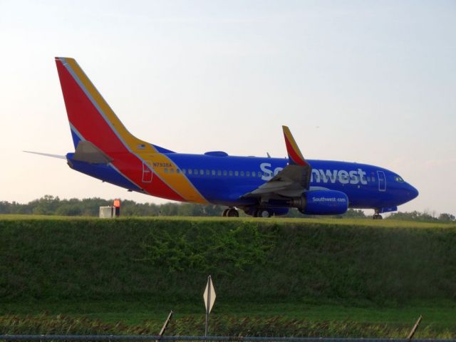Boeing 737-700 (N793SA)