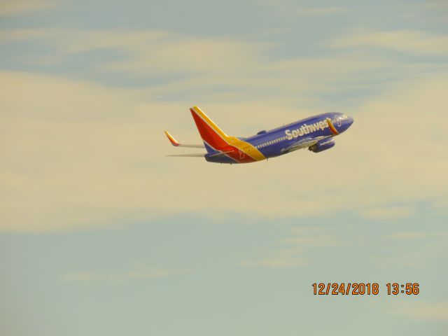 Boeing 737-700 (N7859B)