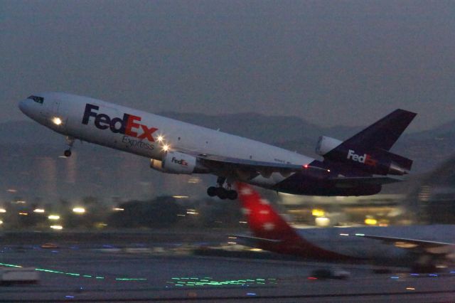 McDonnell Douglas DC-10 (N394FE)