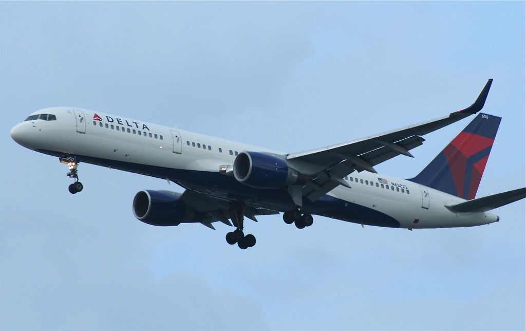 Boeing 757-200 (N650DL)