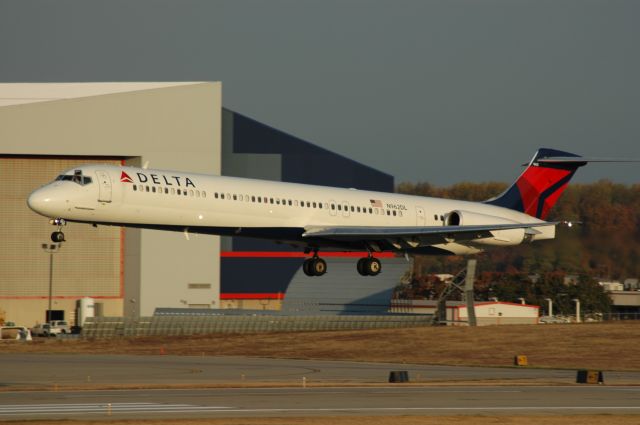 McDonnell Douglas MD-88 (DAL1148) - 1148 landing on 18 left, on a cool fall morning