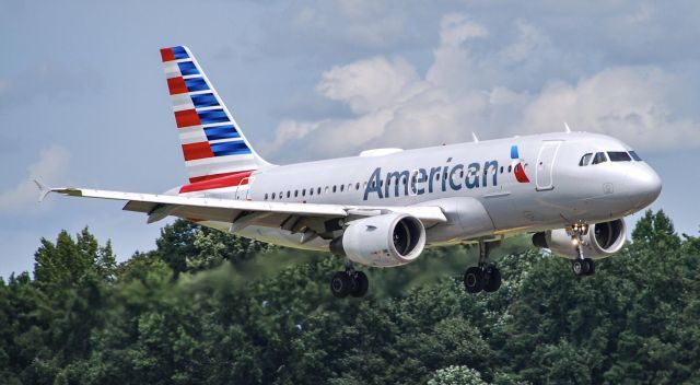 Airbus A319 (N723UW) - AA A319 coming in!