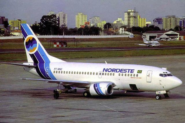 Boeing 737-700 (PT-MNC)