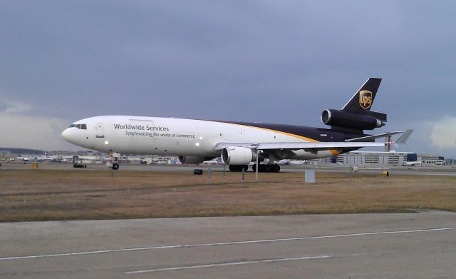 Boeing MD-11 (N260UP) - UPS9603 Taxiing to rwy 19R departure to KSDF