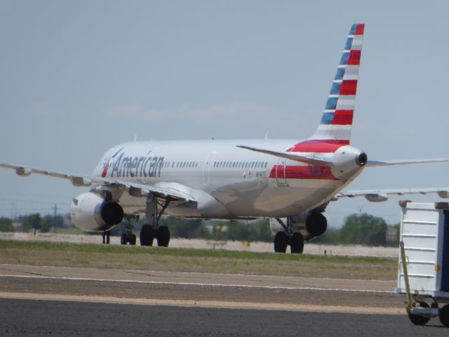 Airbus A320 (N916US)