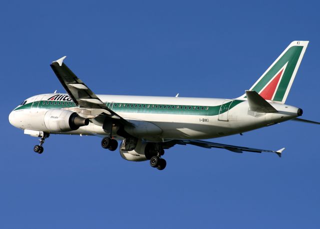 Boeing 737-800 (I-BIKI)