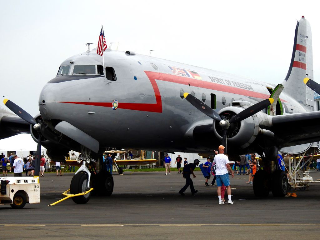 Douglas C-54 Skymaster (N500EJ)