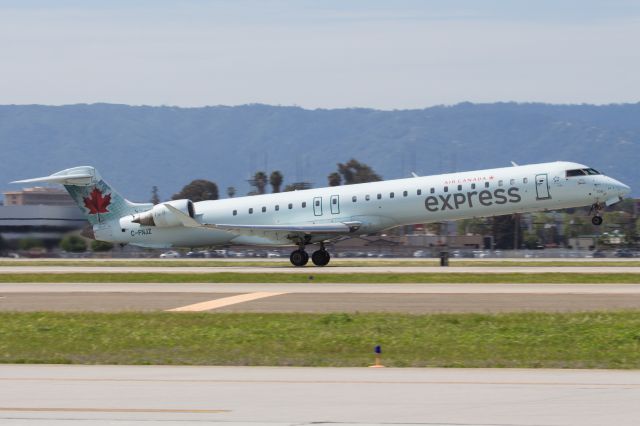 Canadair Regional Jet CRJ-900 (C-FNJZ)