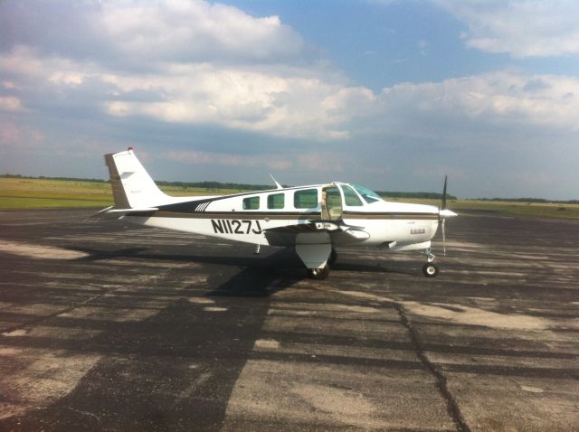Beechcraft Bonanza (36) —