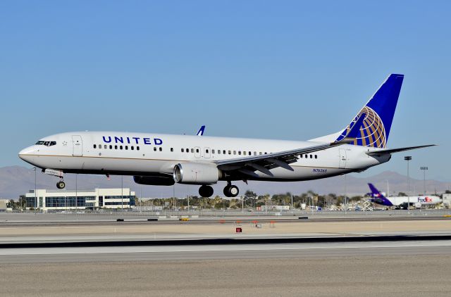 Boeing 737-800 (N76265) - N76265 United Airlines  2001 Boeing 737-824 C/N 31585 - McCarran International Airport (KLAS)br /Las Vegas, Nevadabr /TDelCorobr /January 15, 2014