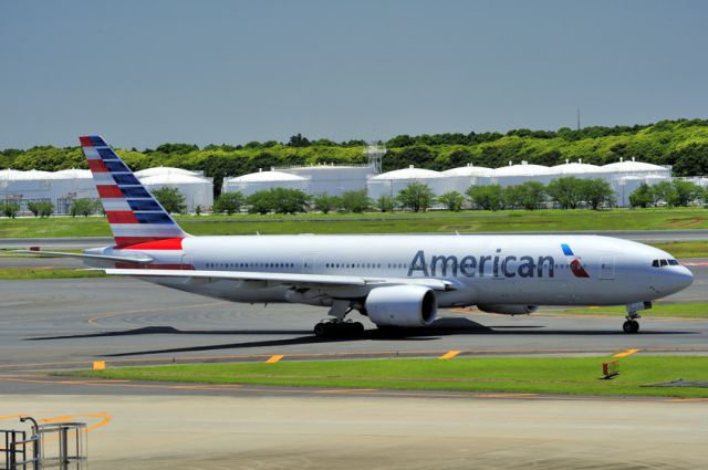 Boeing 777-200 (N772AN)