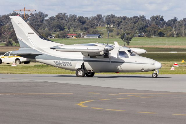 Mitsubishi MU-2 (VH-DTV) - Jupiter Aviation (VH-DTV) Mitsubishi MU-2B-20 taxiing at Wagga Wagga Airport.