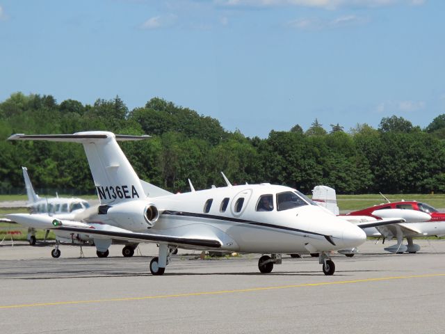 Eclipse 500 (N136EA)