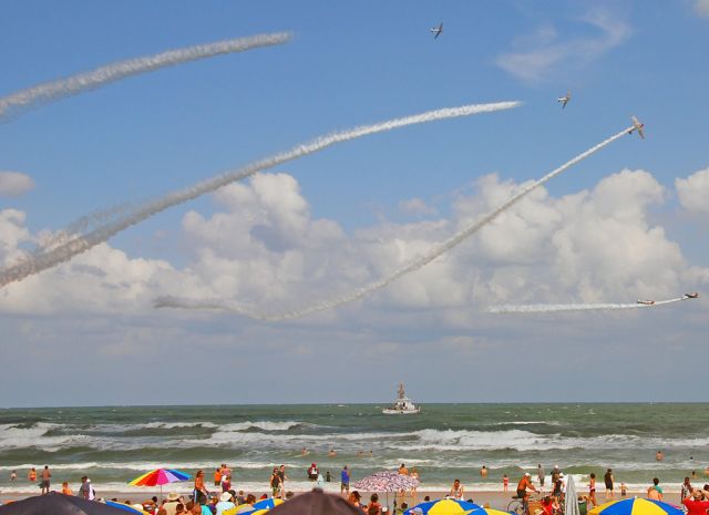 — — - Wings and Waves airshow at Daytona draws a big crowd.  The GEICO Skytypers perform.