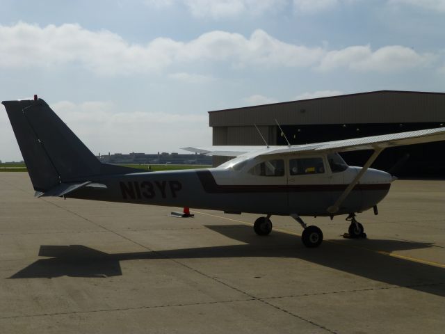 Cessna Skyhawk (N13YP)