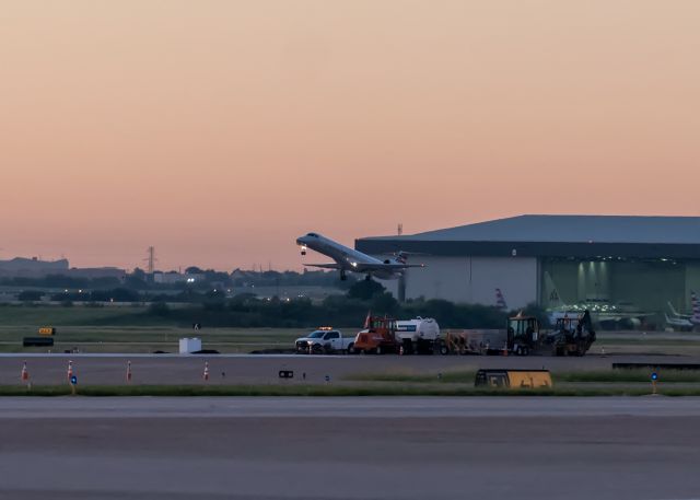 Embraer ERJ-145 —