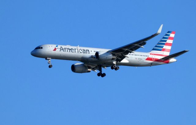 Boeing 757-200 (N176AA) - Shown here on approach is an American Airlines Boeing 757-200 in the Summer of 2018.