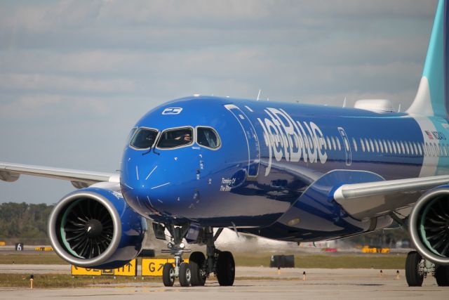 Airbus A220-300 (N3241J) - JBU265 BOS-RSW 12/4/24