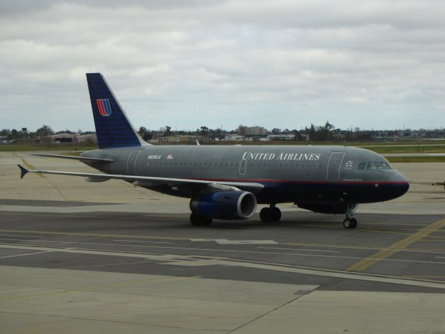 Airbus A319 (N818UA)