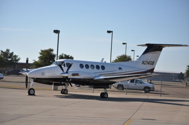 Beechcraft Super King Air 200 (N214GB)