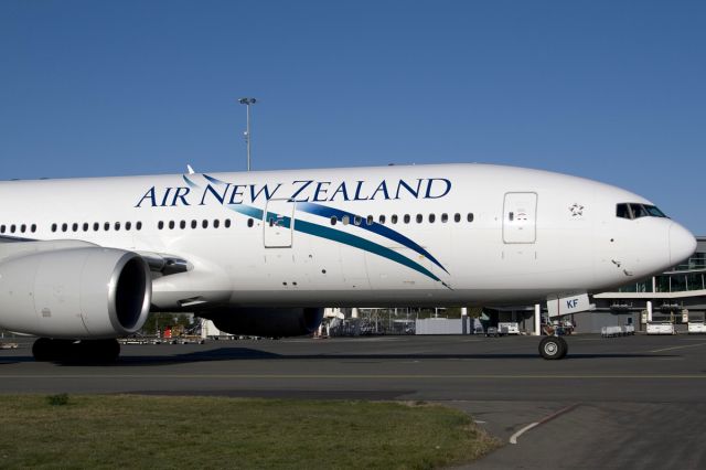 Boeing 777-200 (ZK-OKF)