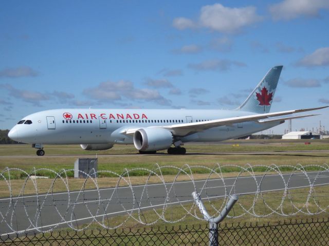 Boeing 787-8 (C-GHQY)