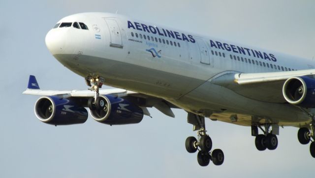 Airbus A340-600 (LV-ZPO) - Airbus A300-230