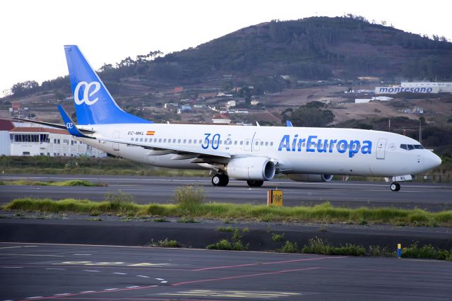 Boeing 737-800 (EC-MKL)