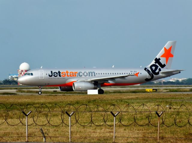 Airbus A320 (9V-JSJ)