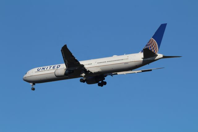 BOEING 767-400 (N59053)