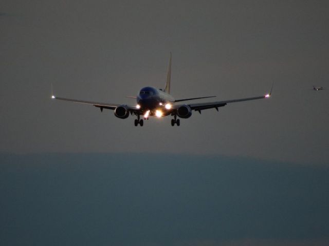 Boeing 737-700 (N7845A)