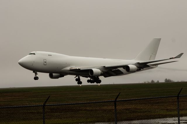 Boeing 747-400 (N713CK) - CKS 956 About To Touch Down on RWY 06