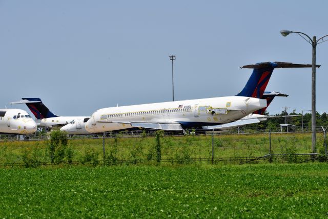 McDonnell Douglas MD-88 (N985DL)