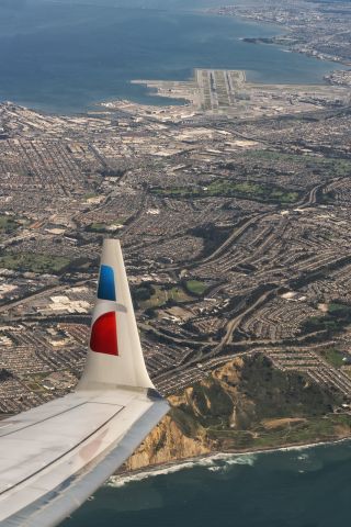 Boeing 737 MAX 8 (N324RN) - 3rd April, 2025: Aerial view of San Francisco Airport, the Peninsula, Pacifica, the Bay and the Pacific Ocean as flight AA 1811 bound for Phoenix banks to the east shortly after taking off from rwy 01L. 