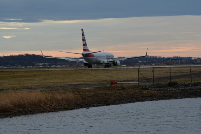 Boeing 737-800 (N981AN)