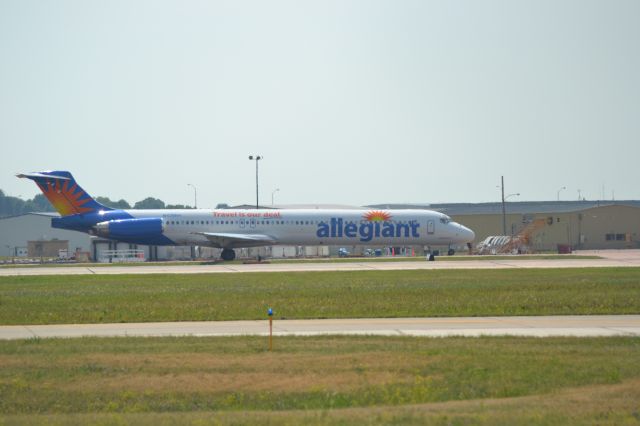 McDonnell Douglas MD-80 (N426NV) - Arriving KFSD - 6-25-2012