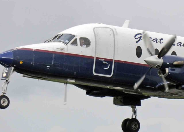 Beechcraft 1900 (NN192GL) - Pilot looking at the left wing
